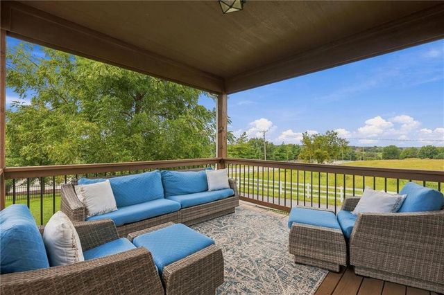 21807 W 46th Terrace, Shawnee, KS 66226
