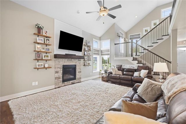 21807 W 46th Terrace, Shawnee, KS 66226