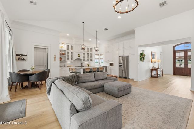 1147 Le Triomphe Parkway, Broussard, LA 70518