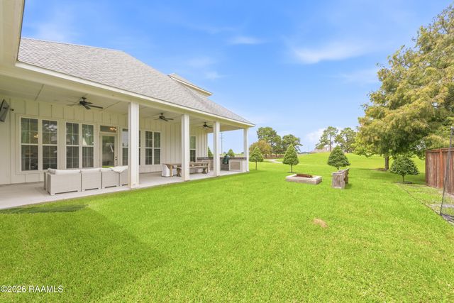 1147 Le Triomphe Parkway, Broussard, LA 70518