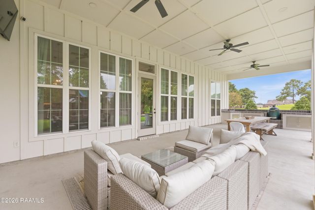 1147 Le Triomphe Parkway, Broussard, LA 70518