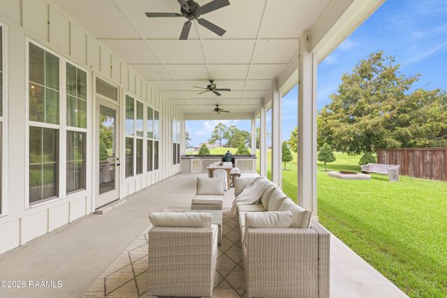 1147 Le Triomphe Parkway, Broussard, LA 70518