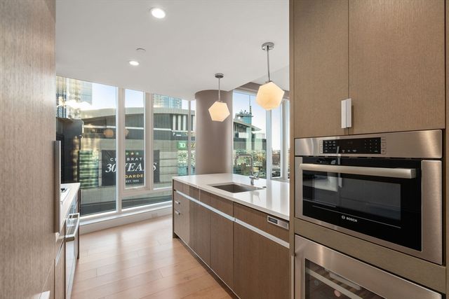 100 Lovejoy Wharf 11D, Boston, MA 02114