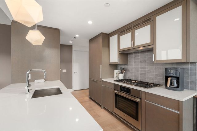 100 Lovejoy Wharf 11D, Boston, MA 02114