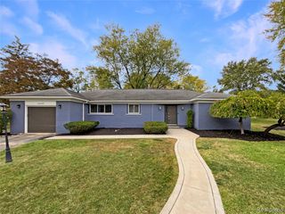 26333 Springfield Drive, Farmington Hills, MI 48334