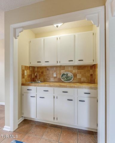 605 Redstone Drive Apt 21, Bristol, TN 37620