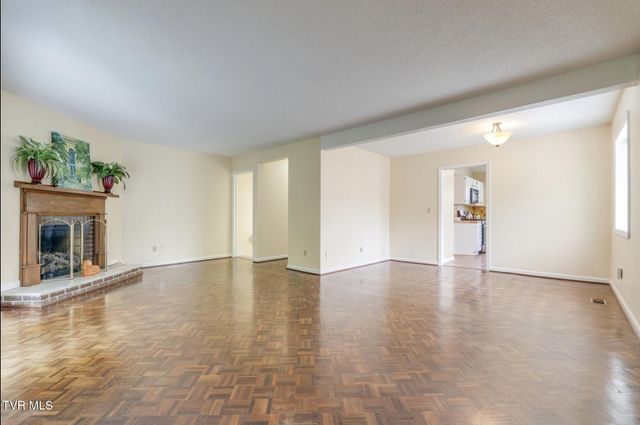 605 Redstone Drive Apt 21, Bristol, TN 37620