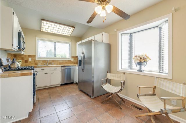 605 Redstone Drive Apt 21, Bristol, TN 37620