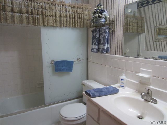 1176 Indian Church Road 24, West Seneca, NY 14224