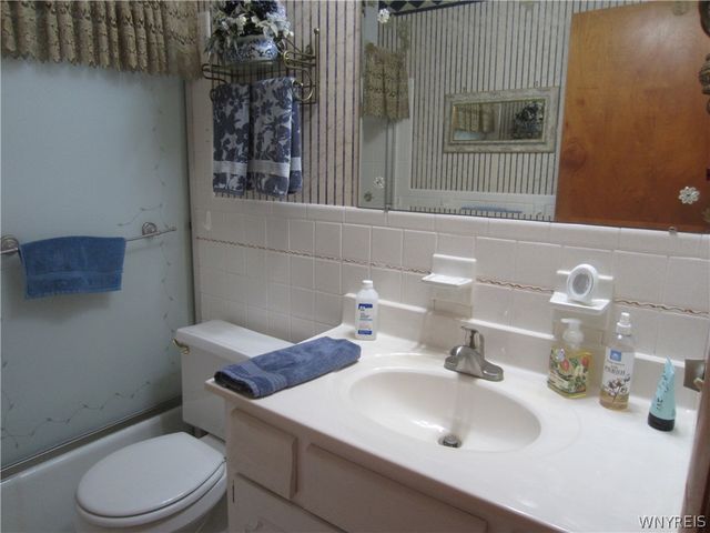 1176 Indian Church Road 24, West Seneca, NY 14224