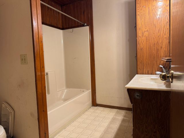 406 4th Street, Rushmore, MN 56168