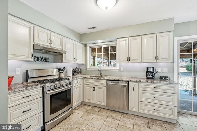 51 LINDEN DR, Blackwood, NJ 08012