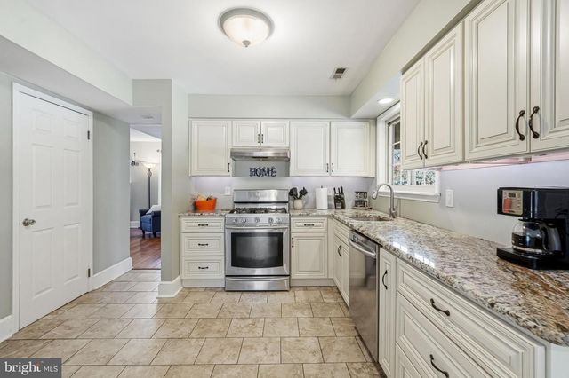 51 LINDEN DR, Blackwood, NJ 08012