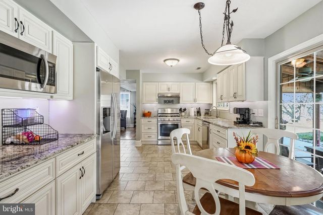 51 LINDEN DR, Blackwood, NJ 08012