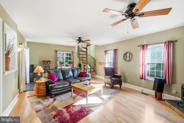 51 LINDEN DR, Blackwood, NJ 08012