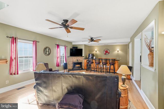 51 LINDEN DR, Blackwood, NJ 08012