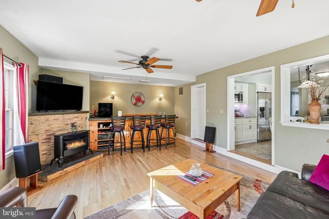 51 LINDEN DR, Blackwood, NJ 08012