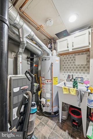 51 LINDEN DR, Blackwood, NJ 08012