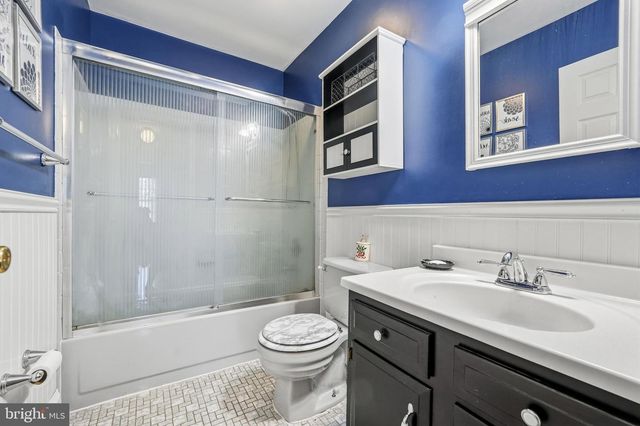 51 LINDEN DR, Blackwood, NJ 08012