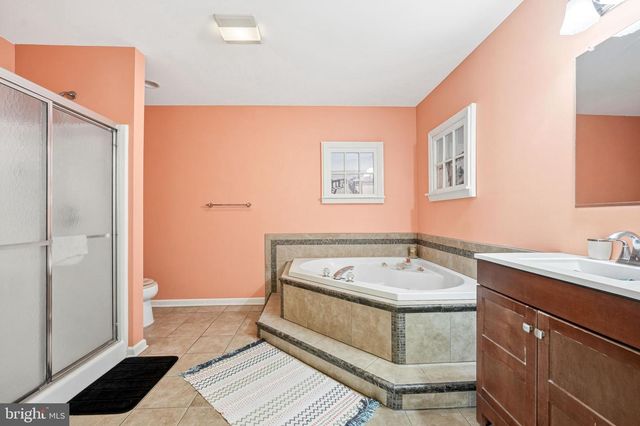 51 LINDEN DR, Blackwood, NJ 08012