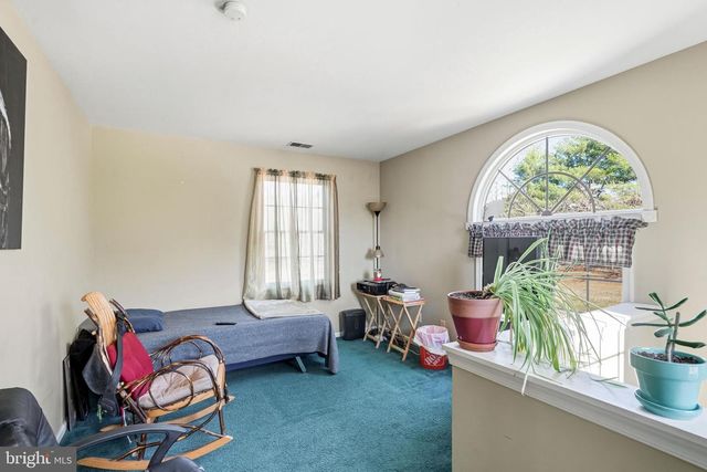 51 LINDEN DR, Blackwood, NJ 08012