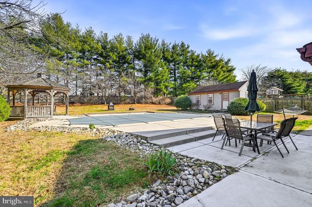 51 LINDEN DR, Blackwood, NJ 08012