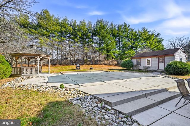 51 LINDEN DR, Blackwood, NJ 08012