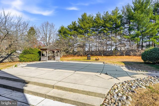 51 LINDEN DR, Blackwood, NJ 08012