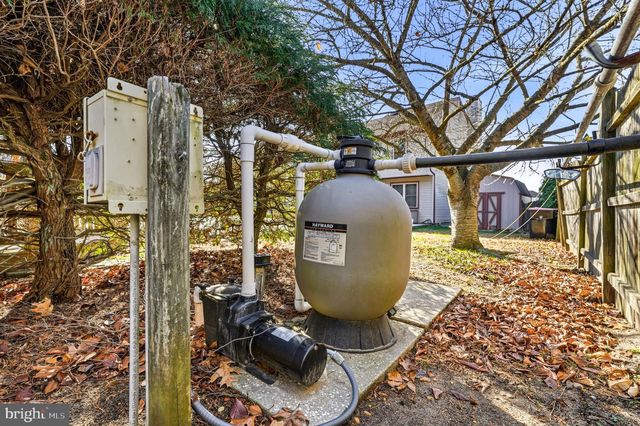 51 LINDEN DR, Blackwood, NJ 08012