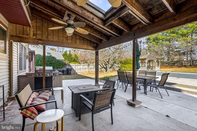 51 LINDEN DR, Blackwood, NJ 08012