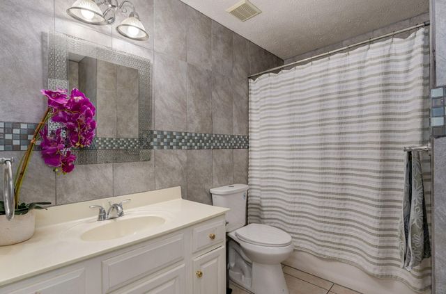 2534 E Linwood Street, Springfield, MO 65804