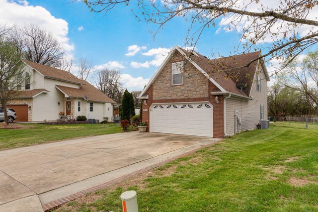 2534 E Linwood Street, Springfield, MO 65804