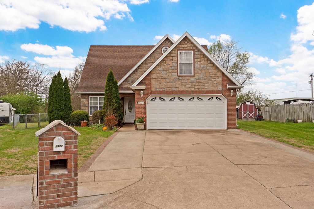 2534 E Linwood Street, Springfield, MO 65804