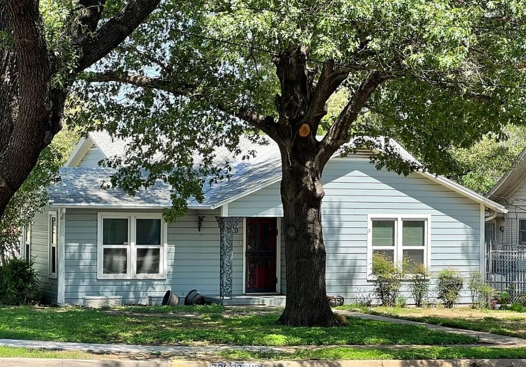 1720 Grand Avenue, Fort Worth, TX 76164