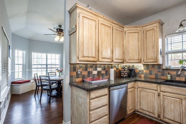 908 Wheeler Creek Drive, Gainesville, TX 76240