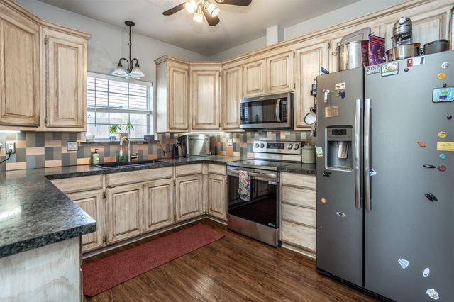 908 Wheeler Creek Drive, Gainesville, TX 76240