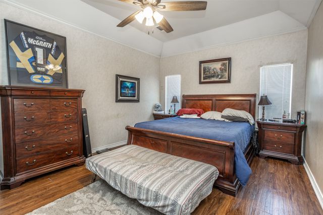 908 Wheeler Creek Drive, Gainesville, TX 76240