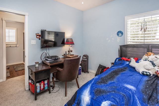 908 Wheeler Creek Drive, Gainesville, TX 76240