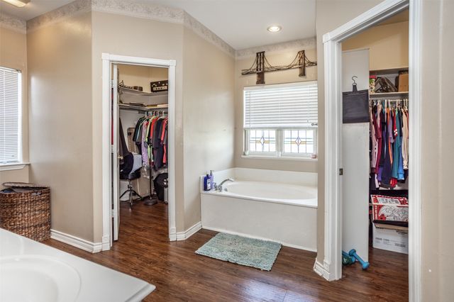 908 Wheeler Creek Drive, Gainesville, TX 76240