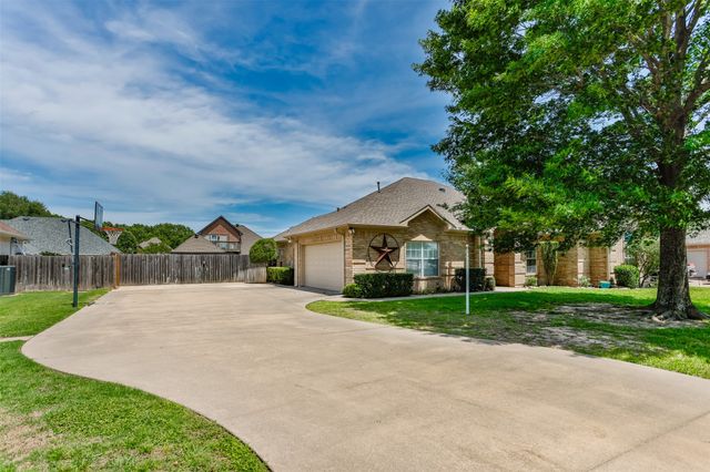 908 Wheeler Creek Drive, Gainesville, TX 76240