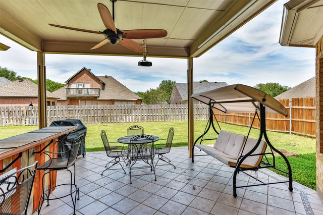 908 Wheeler Creek Drive, Gainesville, TX 76240