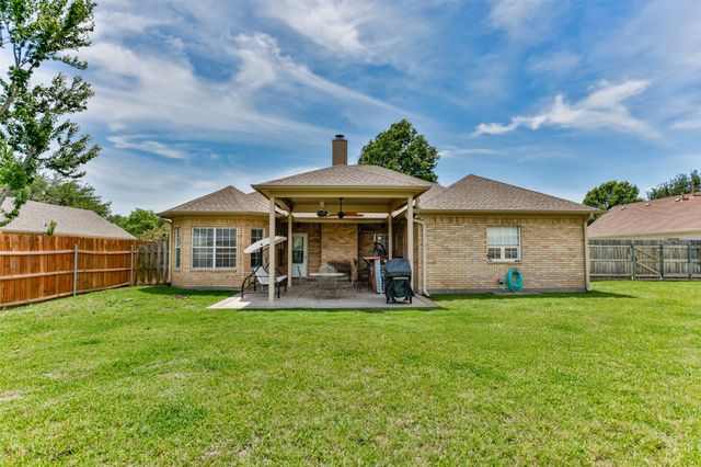 908 Wheeler Creek Drive, Gainesville, TX 76240