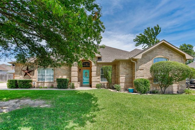 908 Wheeler Creek Drive, Gainesville, TX 76240