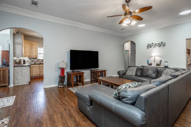 908 Wheeler Creek Drive, Gainesville, TX 76240