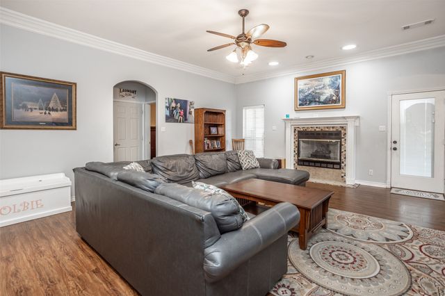 908 Wheeler Creek Drive, Gainesville, TX 76240