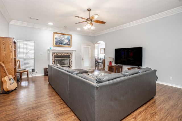 908 Wheeler Creek Drive, Gainesville, TX 76240