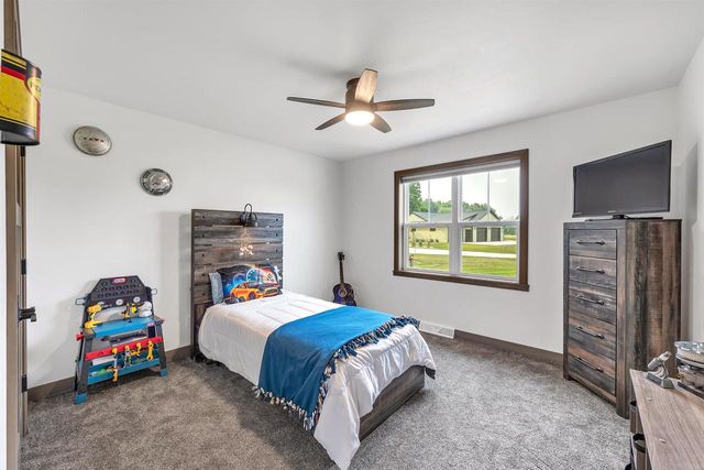 7542 HIGHLAND MEADOW COURT, Pulaski, WI 54162