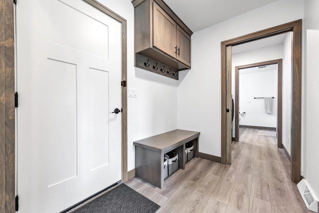 7542 HIGHLAND MEADOW COURT, Pulaski, WI 54162