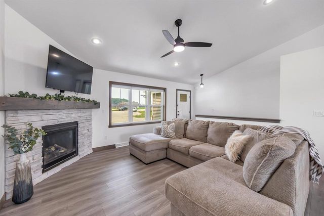 7542 HIGHLAND MEADOW COURT, Pulaski, WI 54162