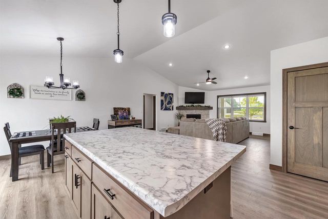7542 HIGHLAND MEADOW COURT, Pulaski, WI 54162